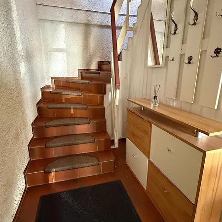 Appartement 5-room 152 Qm In A Quiet Location *